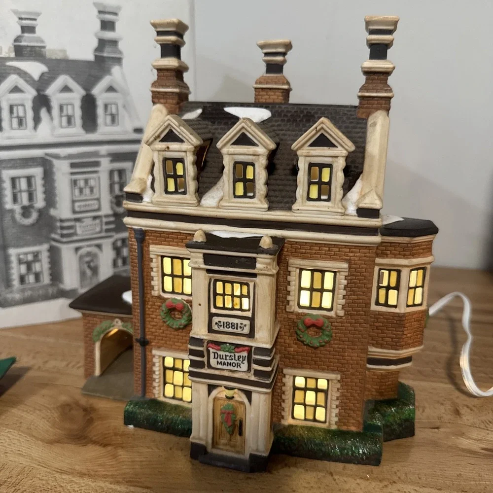 Dept. 56 Dickens' Village Series Dursley Manor Heritage Collection #58329, 1995